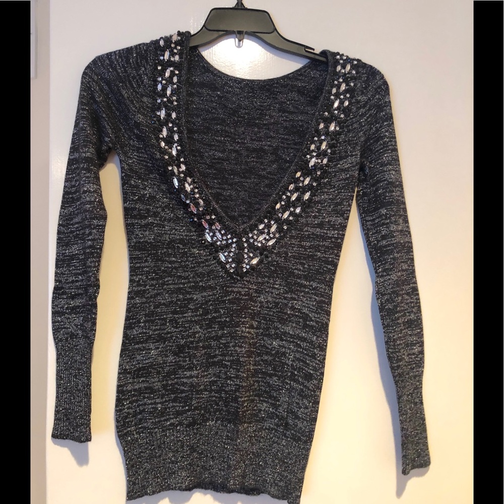 ♥️beautiful long sleeve open back silver lining